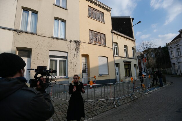 Het huis in Vorst waar de politie afgelopen dinsdag een huiszoeking deed.
