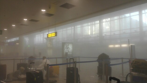 Enkele beelden van een reiziger, net na de aanslag in Zaventem.