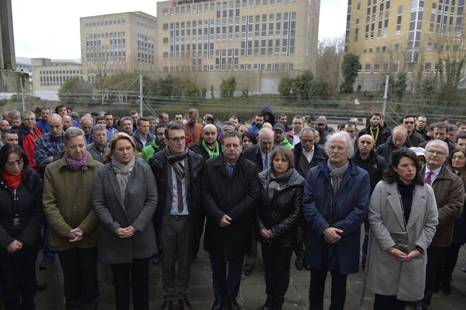 Het eerbetoon van het MIVB-personeel aan het metrostation Maalbeek.