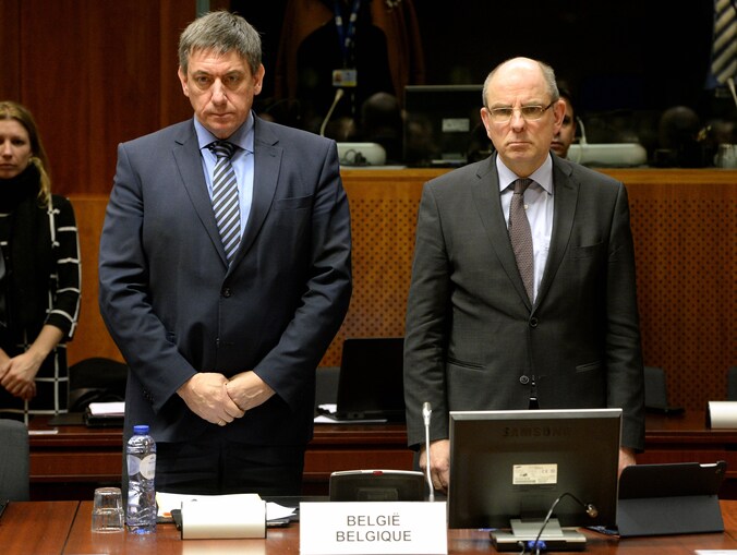 De ministers Jambon en Geens bij aanvang van de spoedzitting.