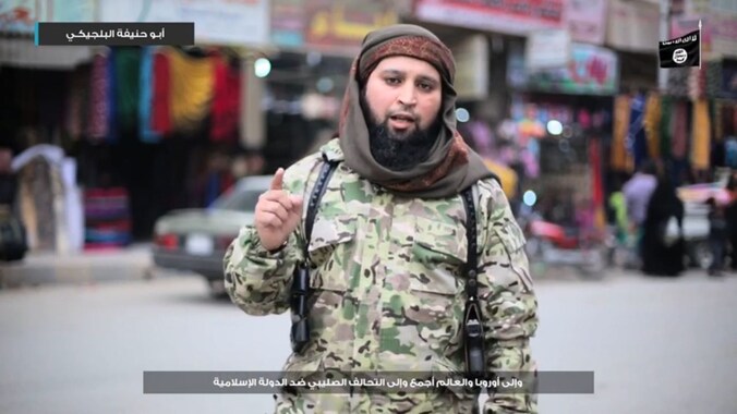 Hicham Chaib in de video waarin hij de Brusselse aanslagen opeist en verheerlijkt.