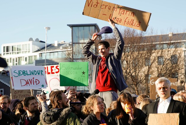 In Reykjavik werd al massaal betoogd tegen de premier.