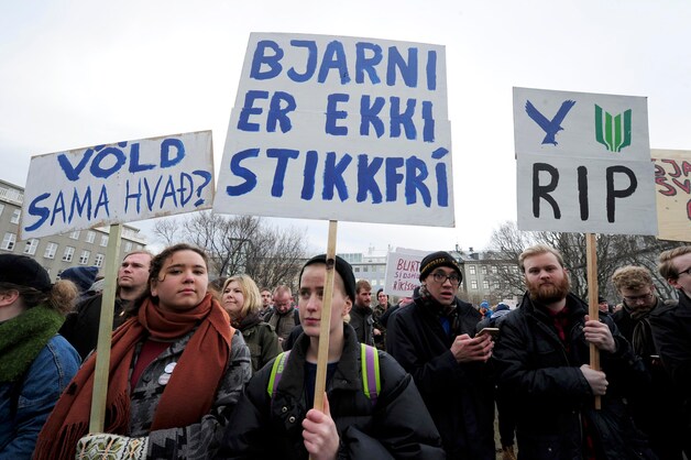 IJslanders demonstreren tegen premier Gunnlaugsson.