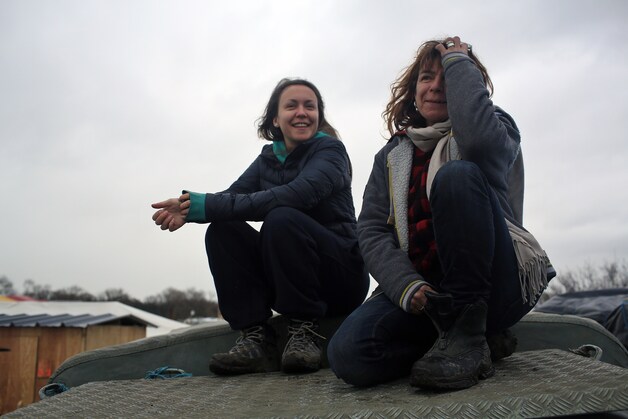 Vrijwilliger Liz Clegg (rechts) kreeg het alarmerende sms-je.