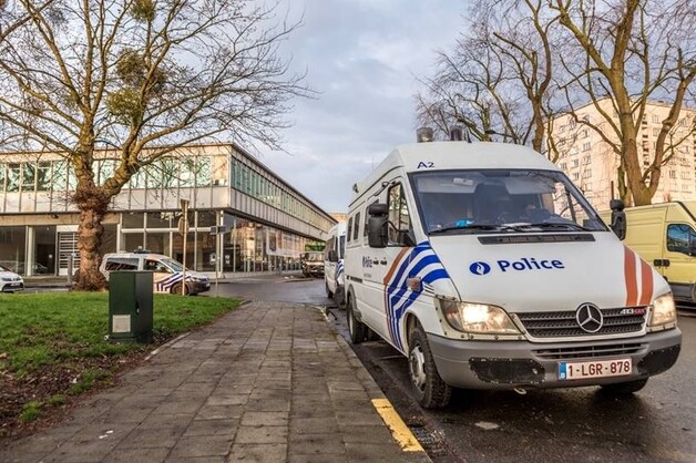 De plek waar Abrini vermoedelijk gearresteerd is. Volgens buurtbewoners kraakte hij de leegstaande Renaultgarage.