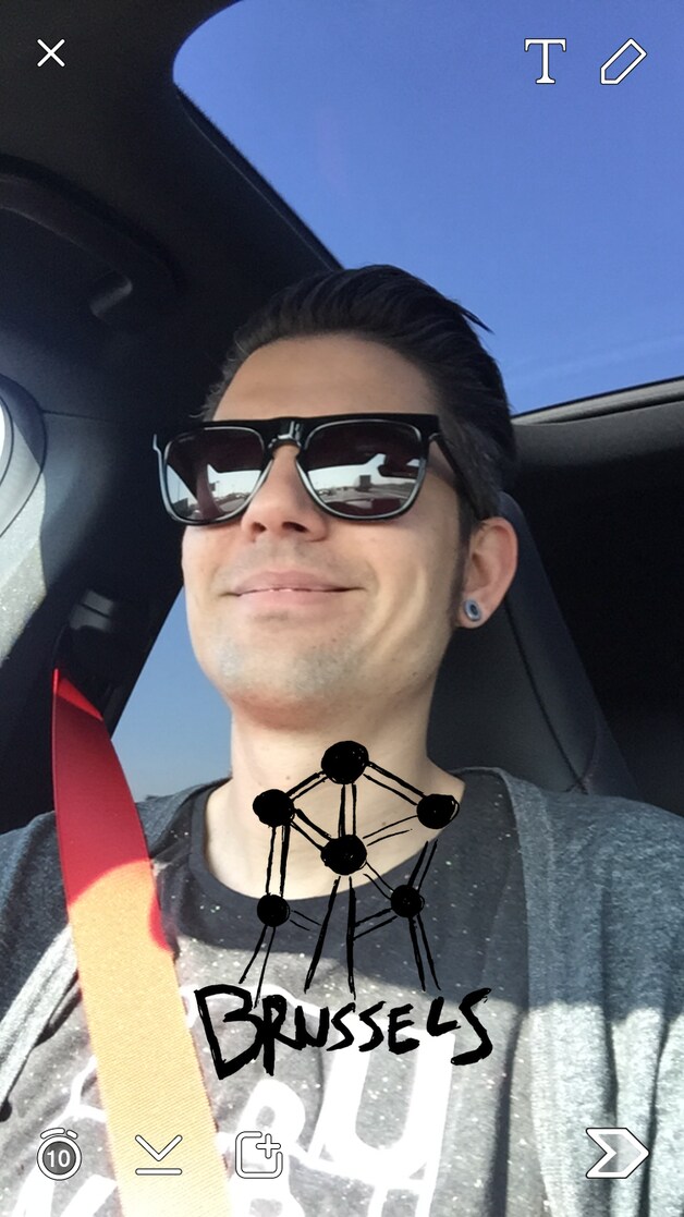 Hannes Coudenys op Snapchat met zijn eigen geofilter voor Brussel.