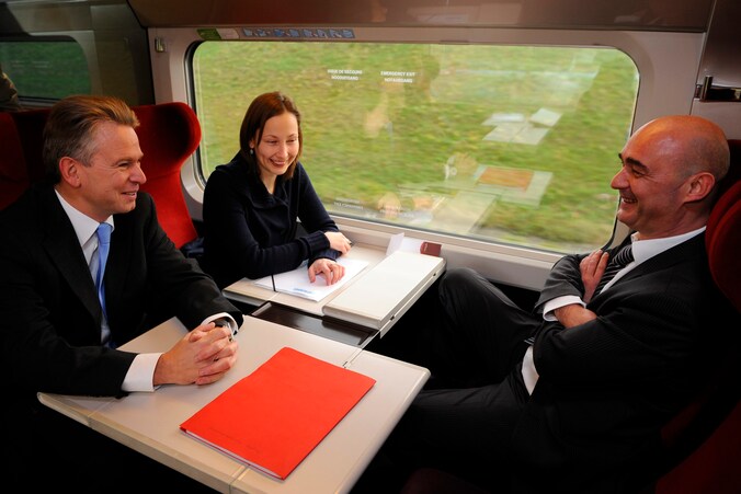 Inge Vervotte in het gezelschap van Luc Lallemand (Infrabel) en Jannie Haeck (NMBS holding).