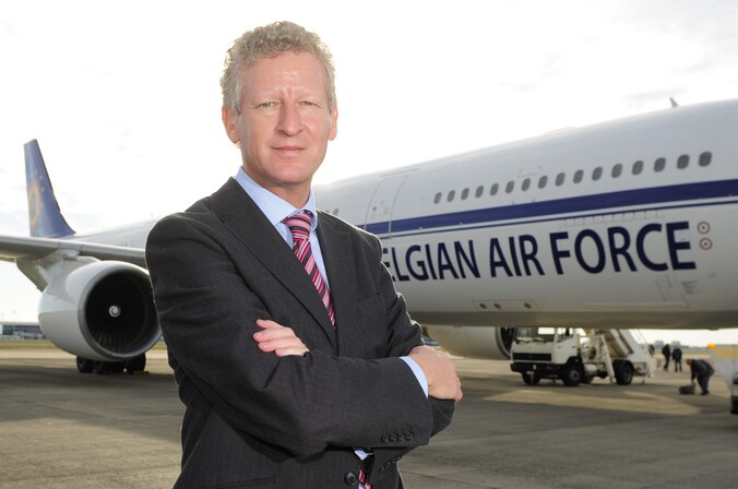 Pieter De Crem met de Belgische airbus.