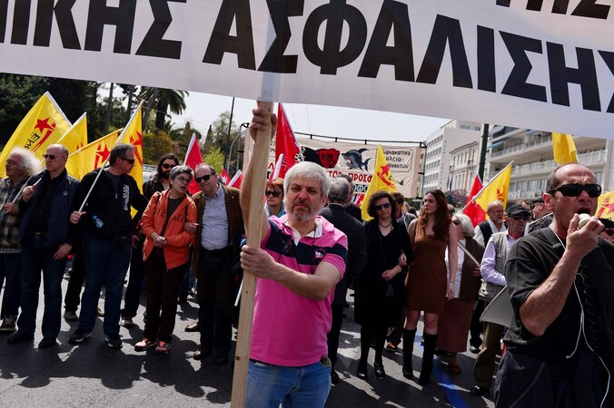 Ook begin april protesteerden ambtenaren al tegen onder meer de pensioenplannen van de regering.