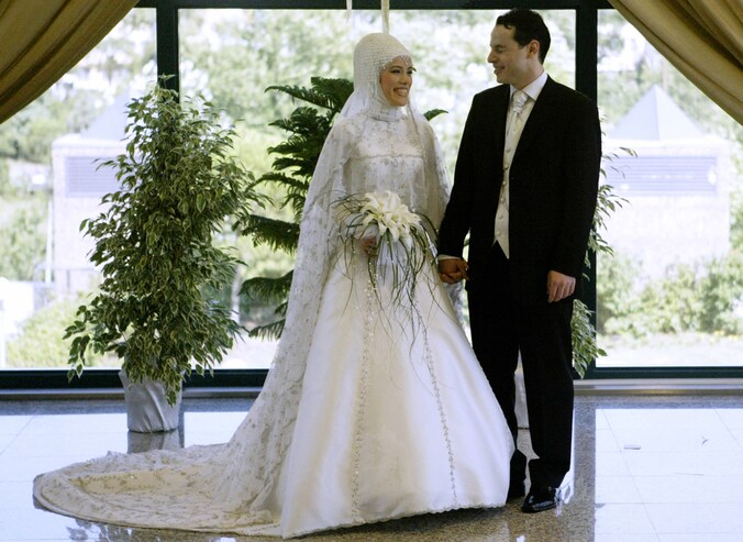 Dochter Esra Erdogan met haar man Albayrak op hun huwelijksdag in 2004