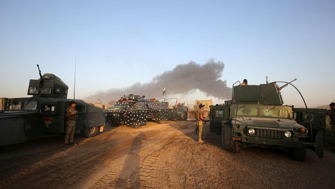 Regeringstroepen naderen de stad Fallujah.