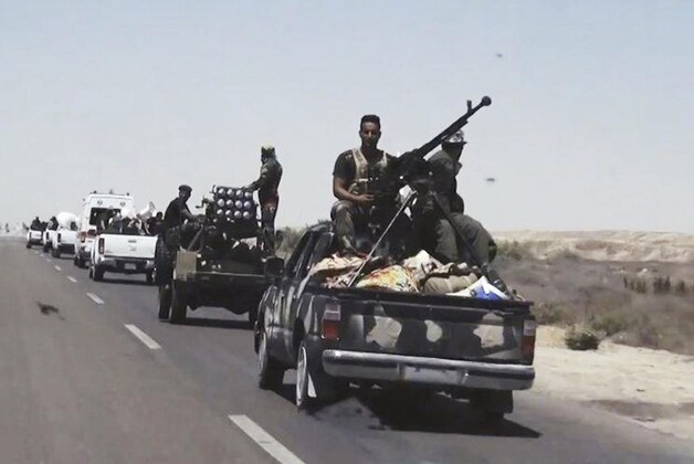 Iraakse troepen op weg naar Fallujah.