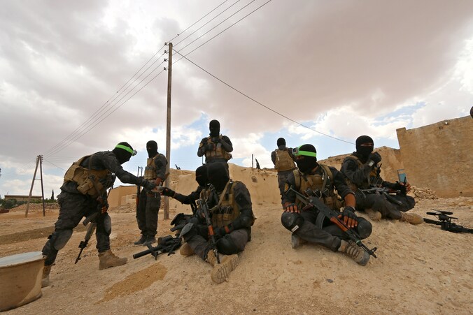 SDF-strijders in de buurt van Manbij.