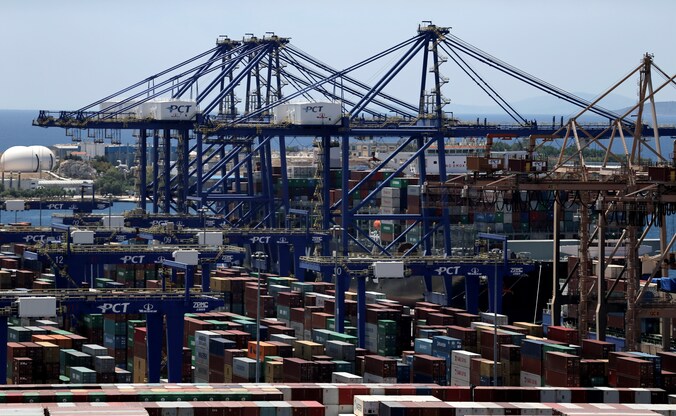 De haven van Piraeus