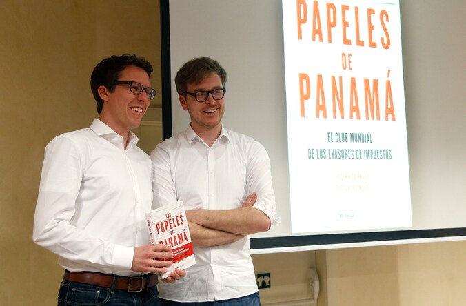 De Duitse journalisten Bastian Obermayer en Frederik Obermaier van de Sueddeutsche Zeitung schreven een boek over de Panama Papers.