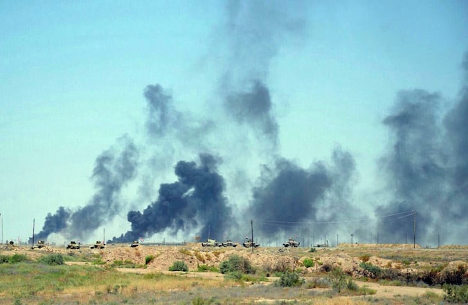 Rook stijgt op na bombardementen van de coalitie die IS wil verjagen uit Fallujah.