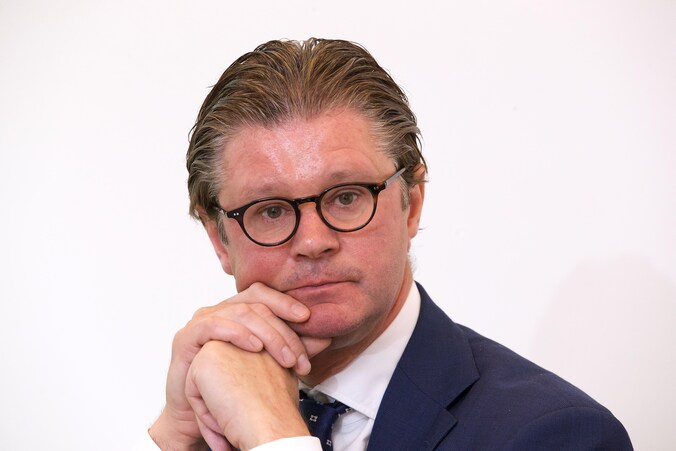 Defreyne mag aanblijven als curator.