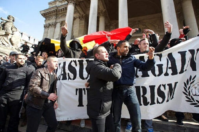 Casuals United Belgium werd bekend toen het bij een eerbetoon voor de slachtoffers van 22 maart aan de Brusselse beurs tot rellen kwam.