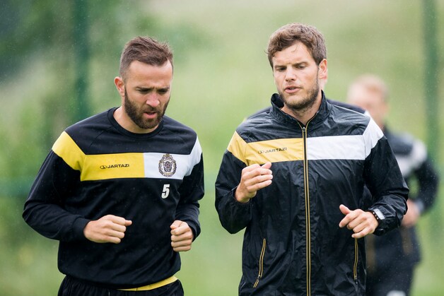Mijat Maric en Killian Overmeire.