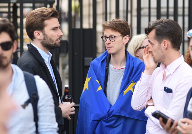 Jongeren in Londen waren gisteren helemaal van de kaart door het nieuws van de Brexit.