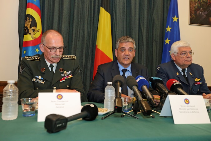 V.l.n.r.: Marc Compernol, Steven Vandeput en Gerard Van Caelenberge.