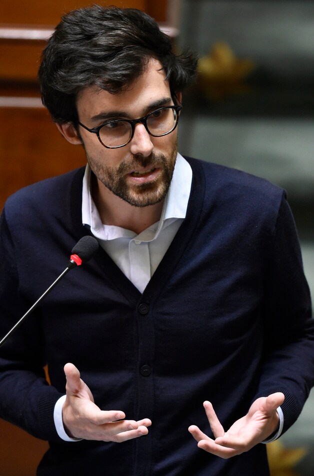 Kristof Calvo (Groen) roept op om "man en paard" te noemen.