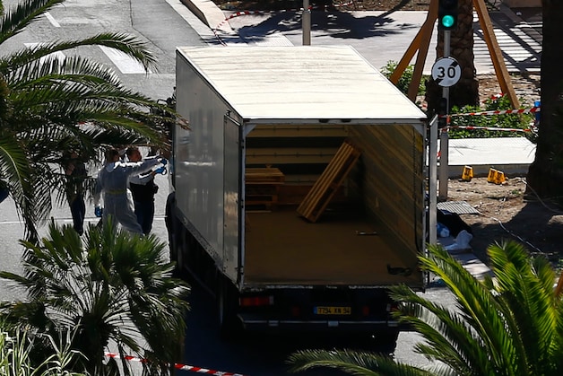 De achterkant van de vrachtwagen die gebruikt werd tijdens de aanslag.