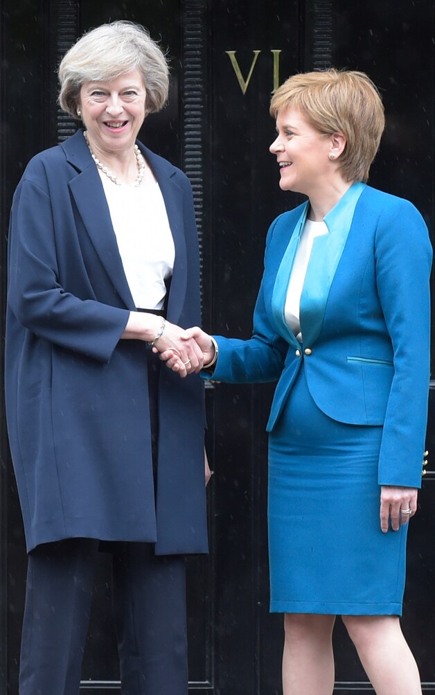Theresa May en Nicola Sturgeon.