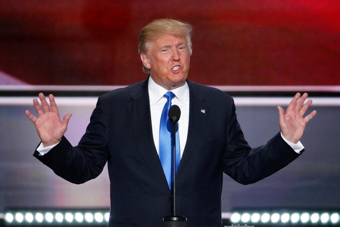 Donald Trump op het podium tijdens de conventie.