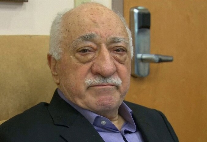 Fethullah Gülen woont sinds 1999 in zelfopgelegd ballingschap in de Amerikaanse staat Pennsylvania.
