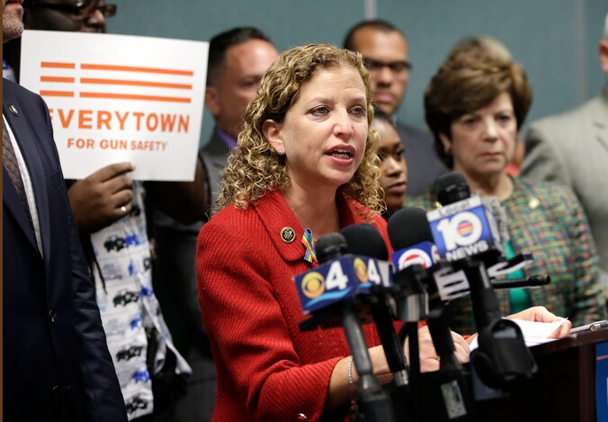 De publicatie van de e-mails leidde tot het opstappen van partijvoorzitster Debbie Wasserman Schultz.