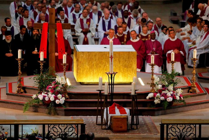De kathedraal van Rouen liep vol voor de begrafenis van de vermoorde priester Jacques Hamel.