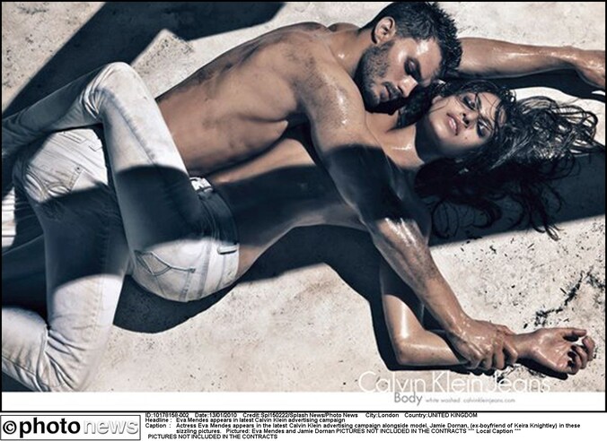 Jamie Dornan en Eva Mendes voor een shoot van Calvin Klein