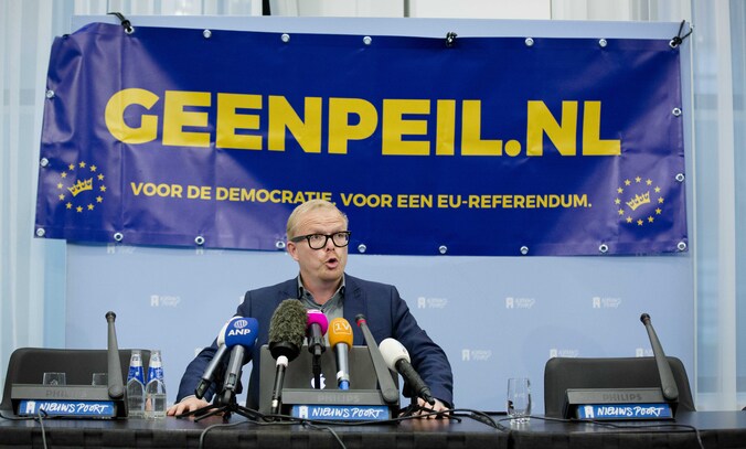 Jan Roos van het actiecomite GeenPeil na afloop van een persbijeenkomst.