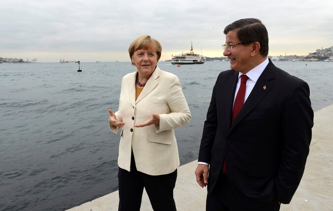 Merkel en Davutoglu vandaag in Istanboel.