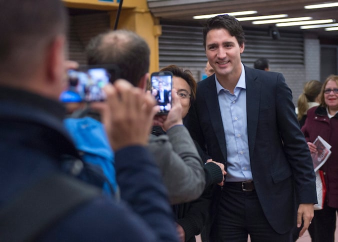 Leider van de liberale partij die de verkiezingen won, Justin Trudeau. De Canadese liberalen eisten in hun kiescampagne de terugtrekking van Canadese bommenwerpers.