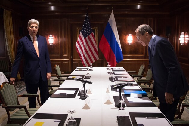 Lavrov en zijn Amerikaanse collega John Kerry zaten gisteren samen in Wenen om een oplossing te zoeken voor het aanhoudende conflict in Syrië. Uit dat onderhoud zijn "nieuwe ideeën" opgeborreld, liet Kerry na afloop verstaan.