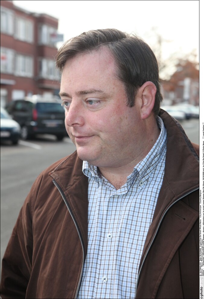 "Een uitwijzing naar hun land van herkomst is het enige waar veroordeelde drugsdealers bang voor zijn", zegt Bart De Wever.