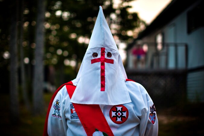 Een lid van de KKK in Virginia in 2011.
