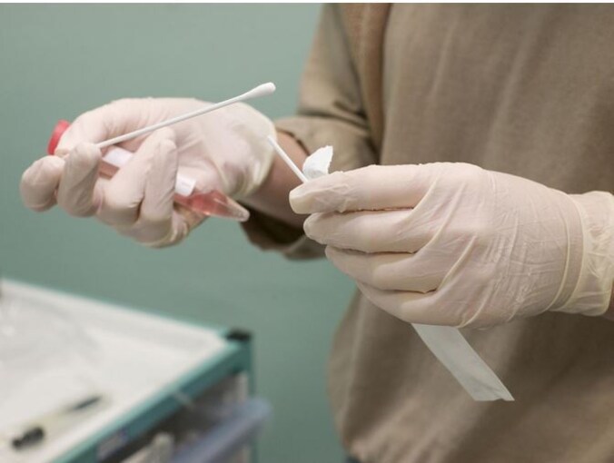 De meeste mensen met mycoplasma genitalium, dat onstekingen van de urinewegen, van de baarmoederhals, van de eileiders en zelfs vrouwelijke onvruchtbaarheid kan veroorzaken, zullen nooit weten dat ze het hebben.
