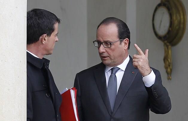 Manuel Valls in gesprek met François Hollande.