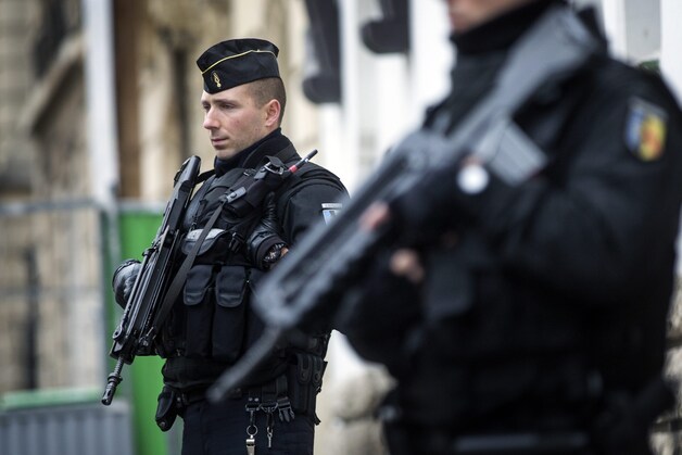 Franse agenten bewaken momenteel de grote moskee in Parijs.