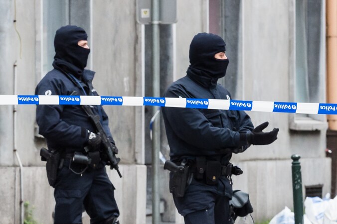 Politie vandaag tijdens een grootschalige actie in Molenbeek.