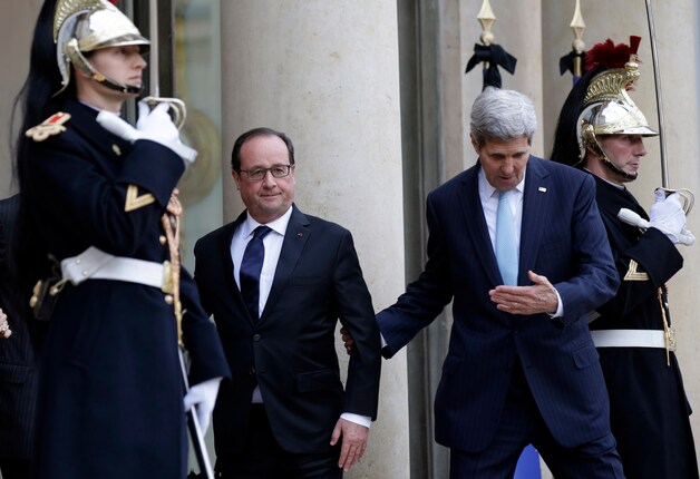De Franse president Hollande en de Amerikaanse minister van Buitenlandse Zaken Kerry
