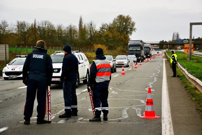 De wagen werd nog niet opgespoord.