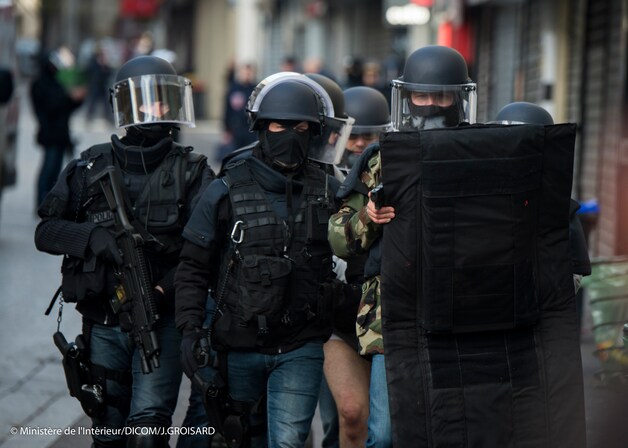 De machtsontplooiing in Saint-Denis dinsdag was ongezien.