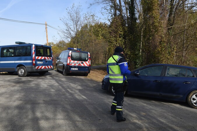 De Franse politie blokkeerde de toegang tot het huis van Olivier Corel.