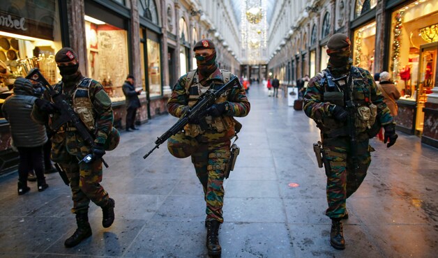 Belgische soldaten zijn niet weg te slaan uit het Brusselse straatbeeld.