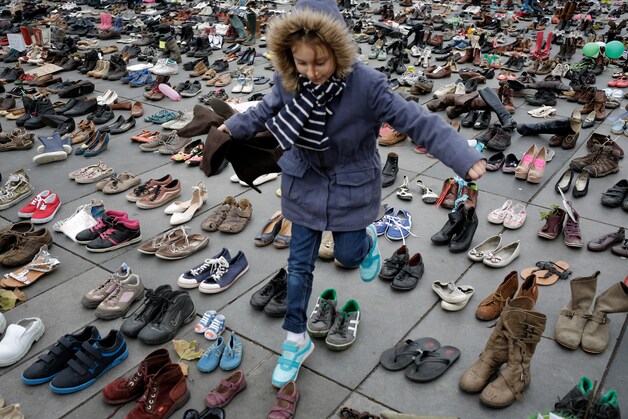 Schoenen op de Place de la République.