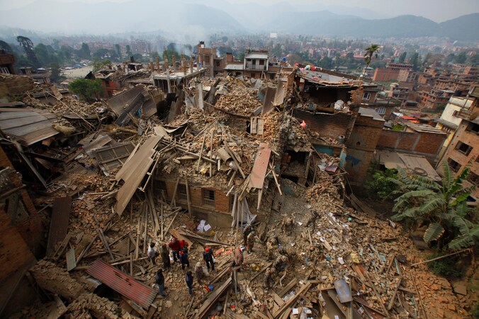 De stad Bhaktapur na de aardbeving van april dit jaar.